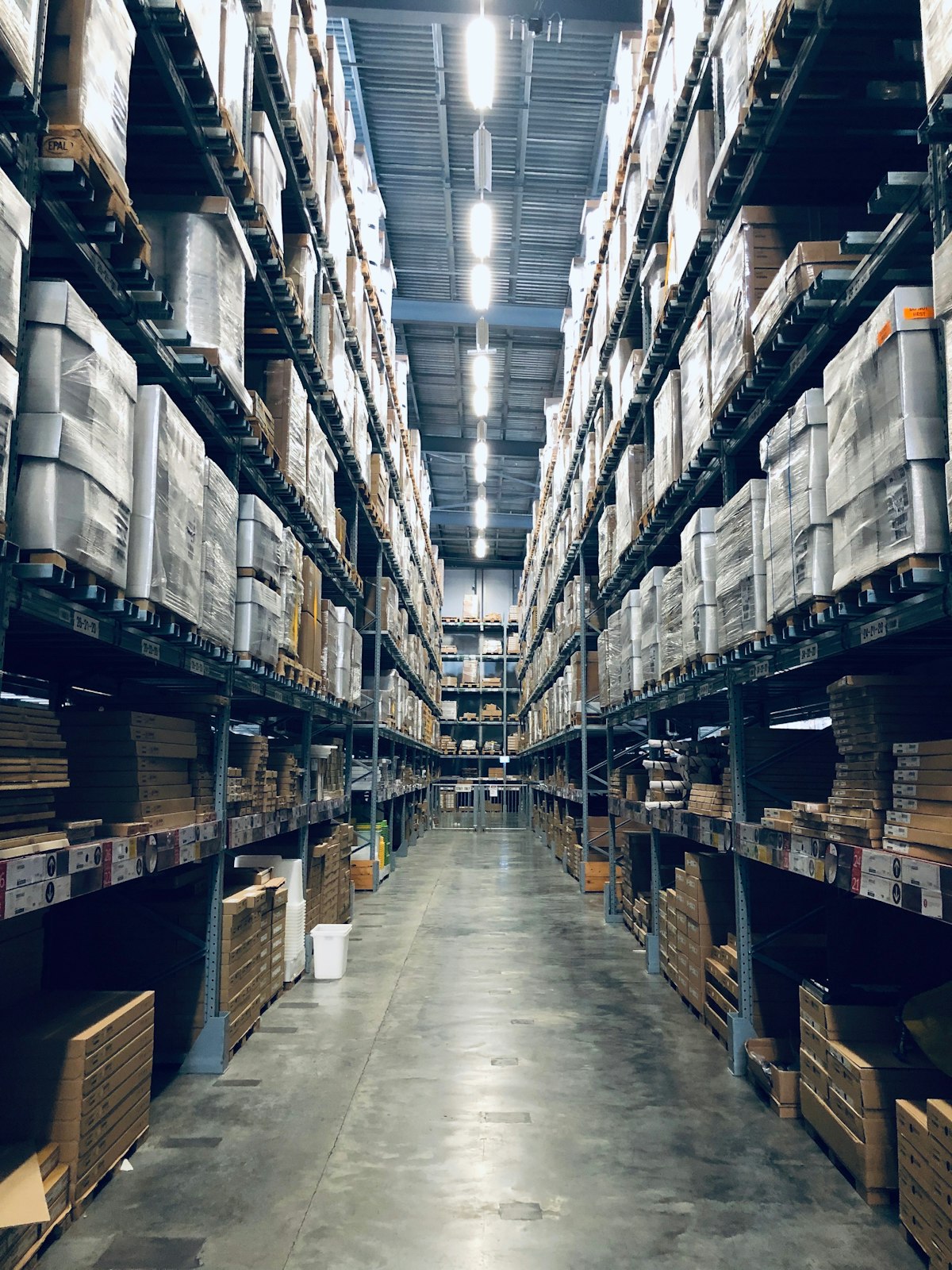 Almacen de distribucion — sector donde IoniaCode se especializa